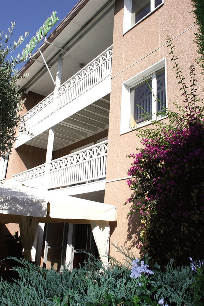 H Hotel Hyeres Bagian luar foto