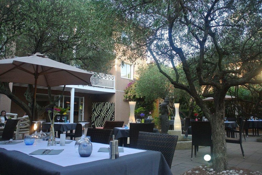 H Hotel Hyeres Bagian luar foto